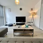 Spacious Home In Wandsworth